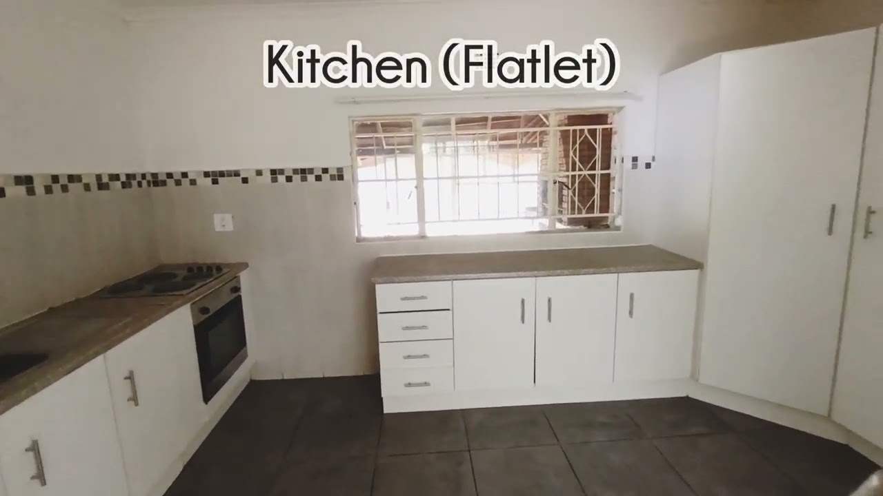 4 Bedroom house with a 2 bedroom flatlet for sale in Krugersdorp North 