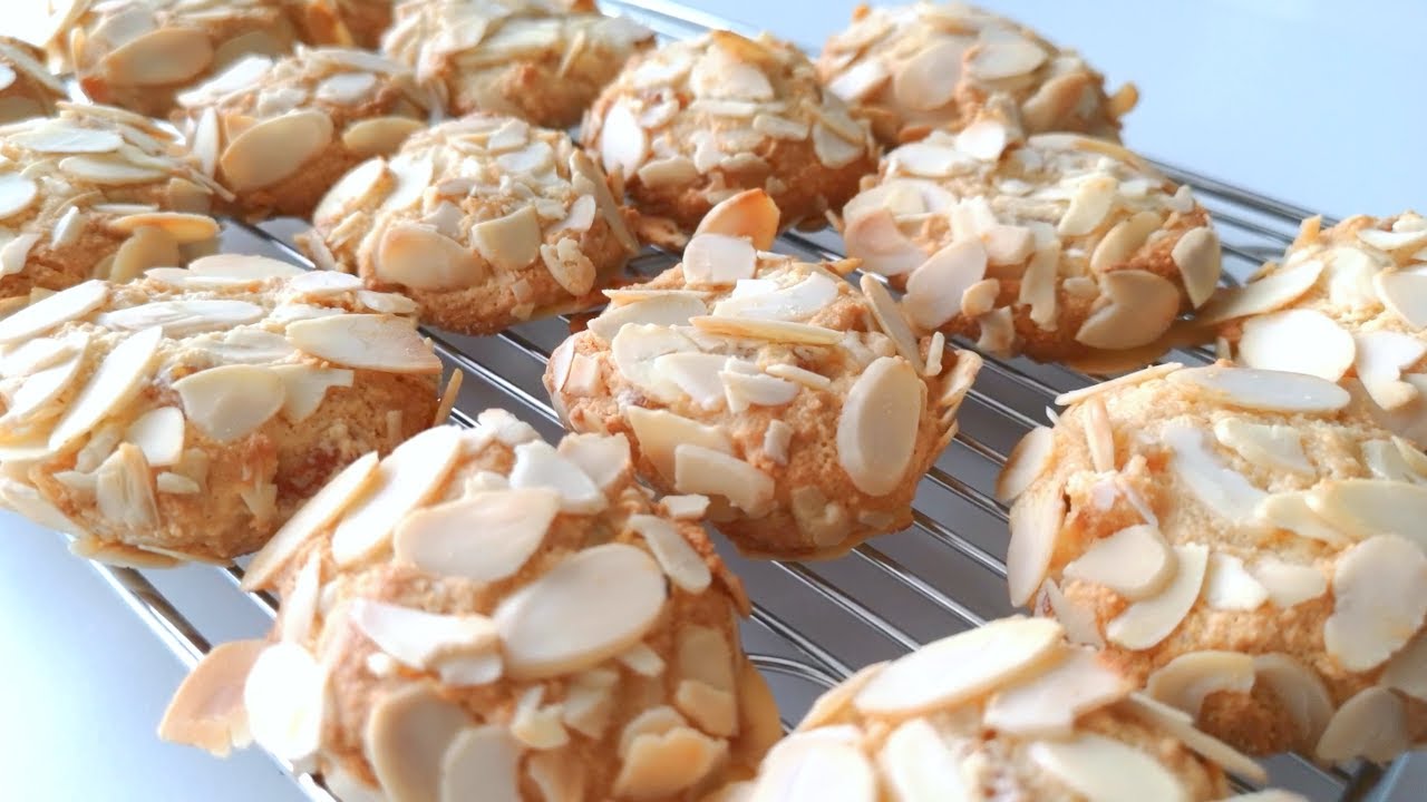 Festive Italian Almond Cookies. Try to make them this way. Delightful flavour! Gluten-free