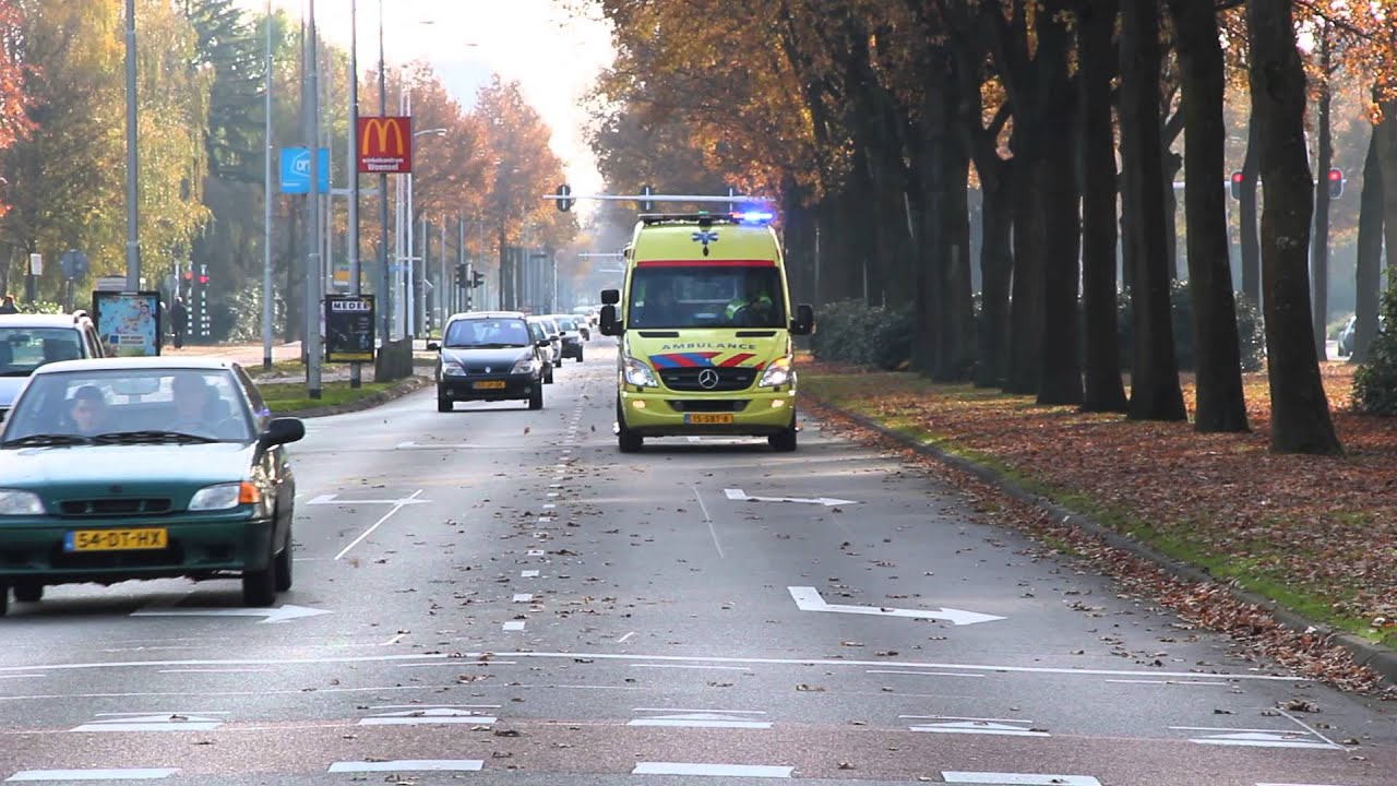 A1 Ambulance 22-125 met spoed onderweg naar Catharina ziekenhuis vanaf Elkerliek ziekenhuis
