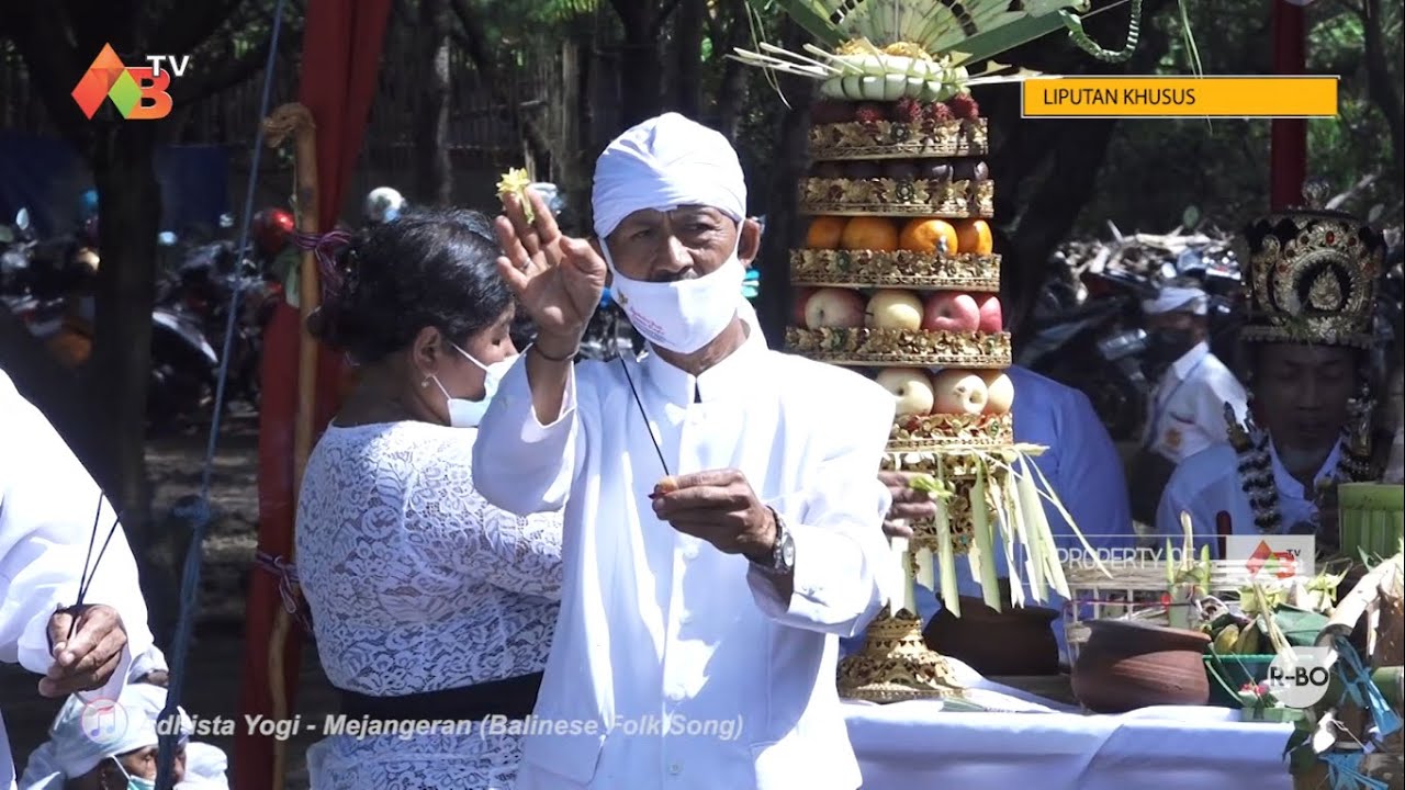UMAT HINDU BLITAR GELAR UPACARA MELASTI 2022