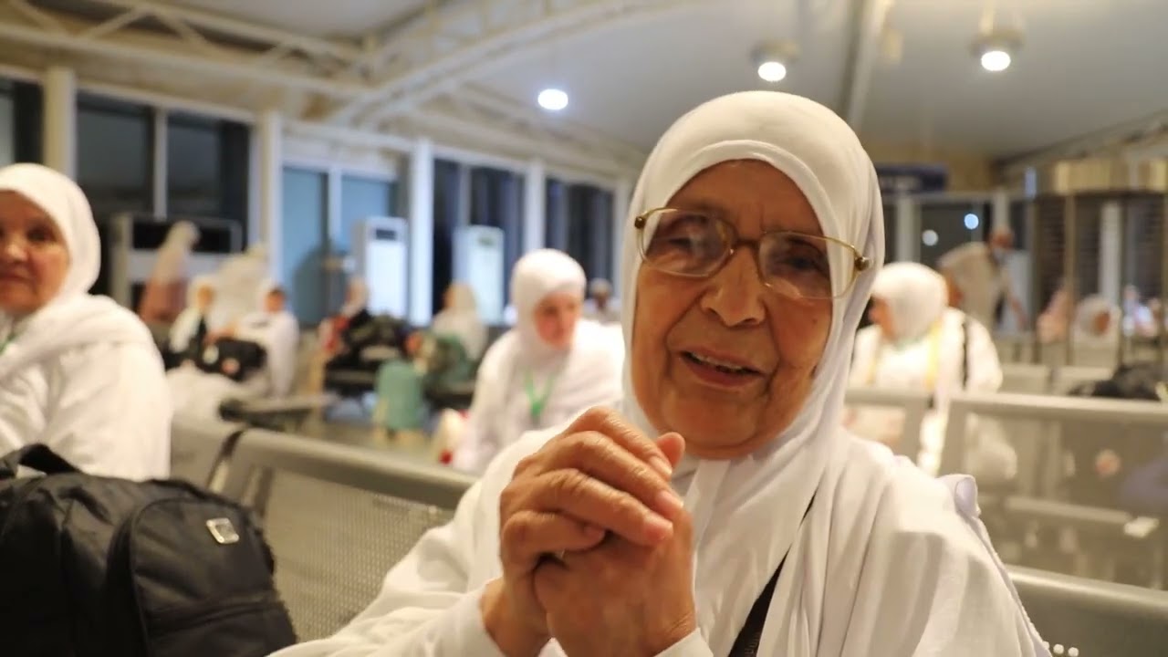 إستقبال الحجاج الجزائريين بالمطار المدينة المنورة