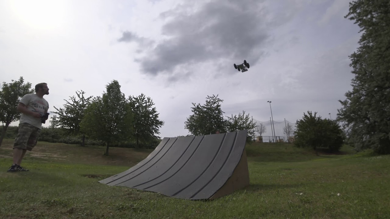 RC Tekno bashing & Superjumps  - Custom Ramp