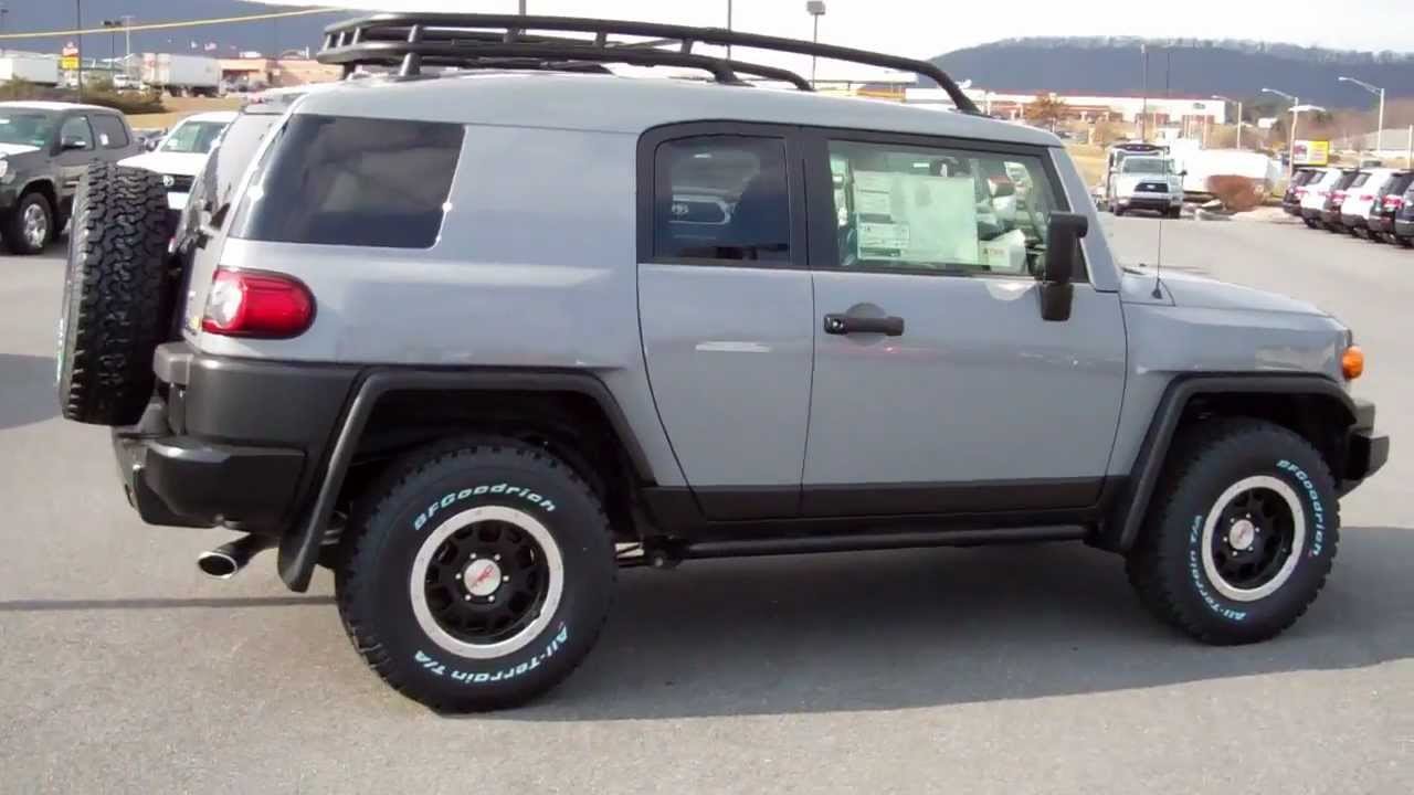 2013 Toyota FJ Cruiser Trail Team Edition Walkaround & Features