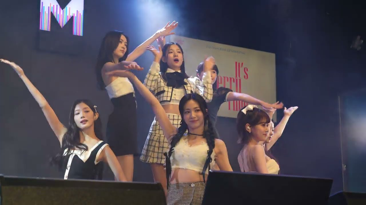 230618 체리블렛(Cherry Bullet)  'Talk that talk' Twice cover 4K60p 직캠(fancam) @Fanmeeting 엠팟홀
