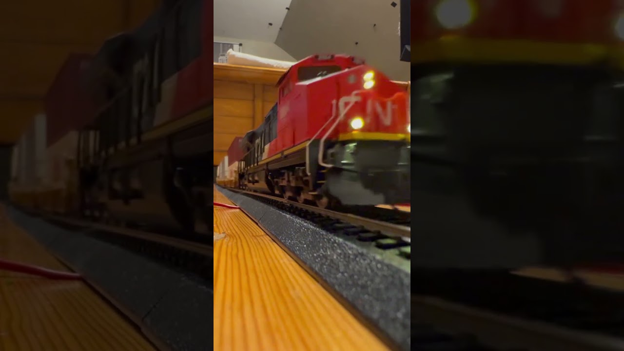 CN 2884 COMING THROUGH! #walthers #hoscale #intermodal #es44ac #canadiannational