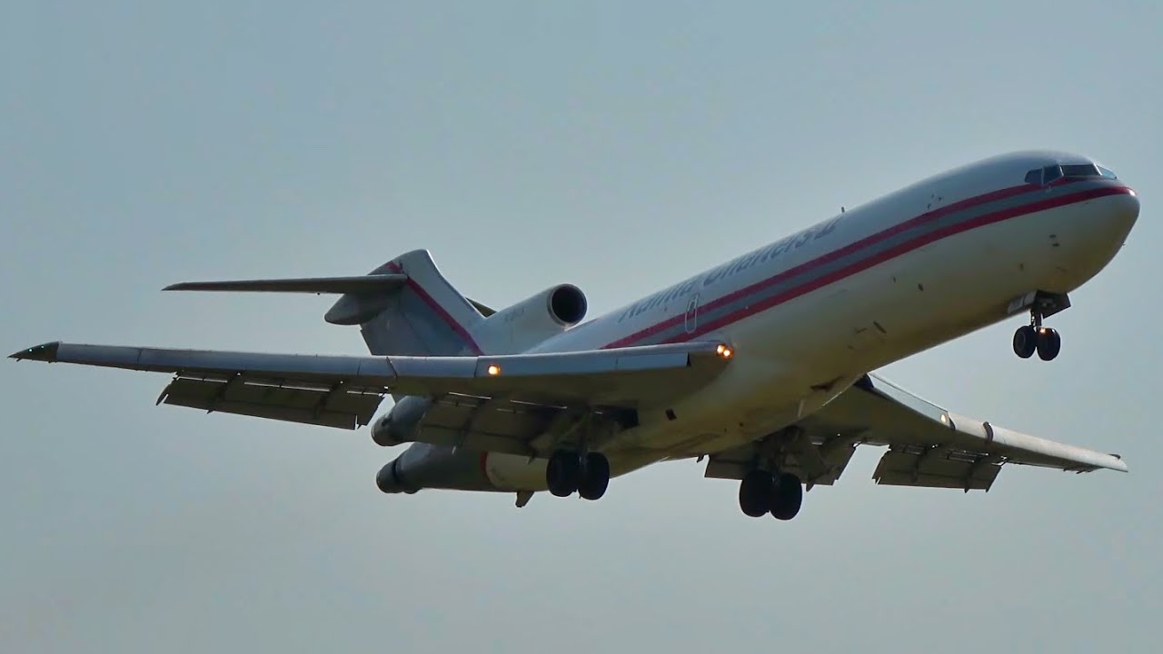 Kalitta Charters II B727-2M7(F) [N726CK] Close-Up Landing at Willow Run Airport