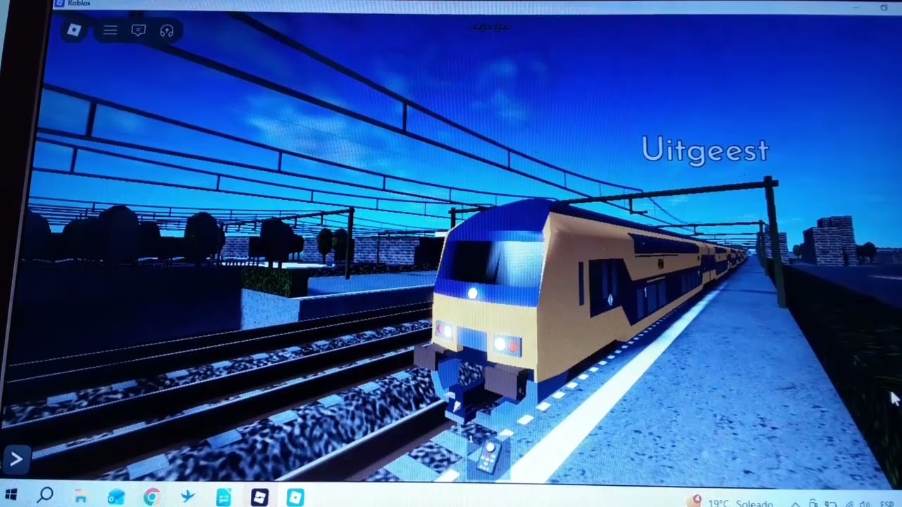 Tren NS DDZ con destino Zaamdam haciendo parada en Uitgeest. 