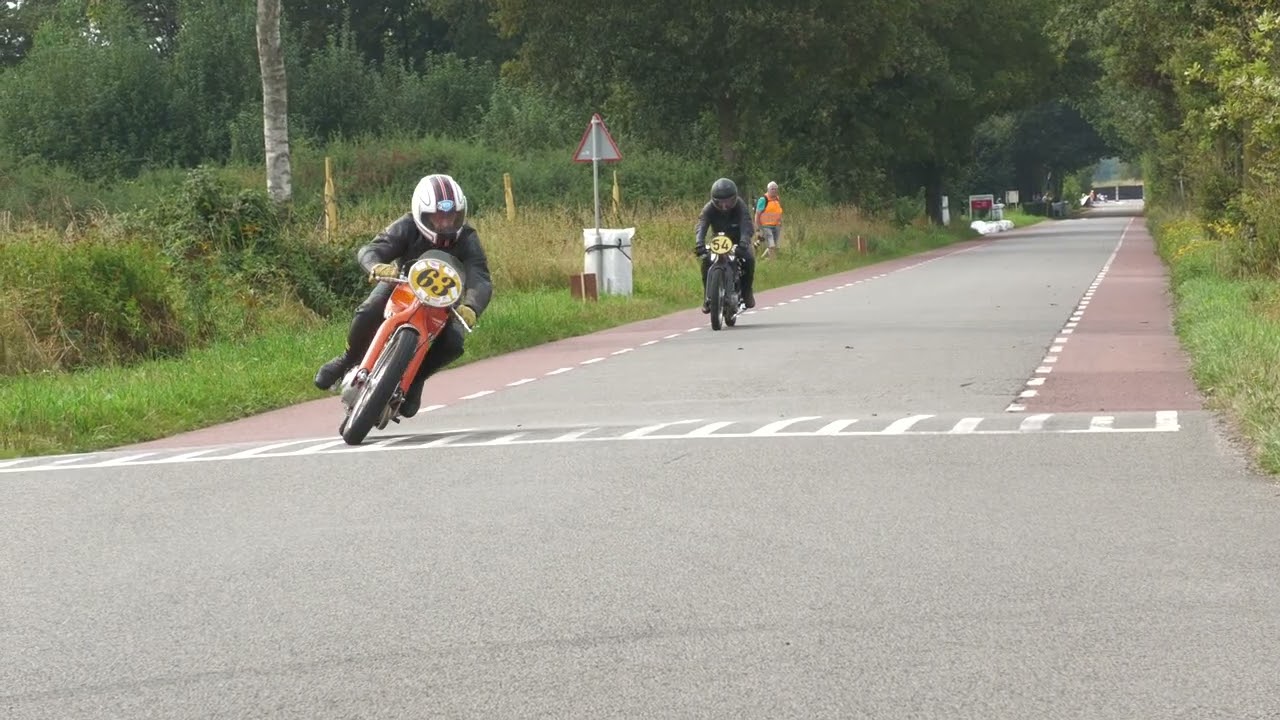 Mooie en goed bezochte classic Wegrace op circuit de Spie in Langenboom