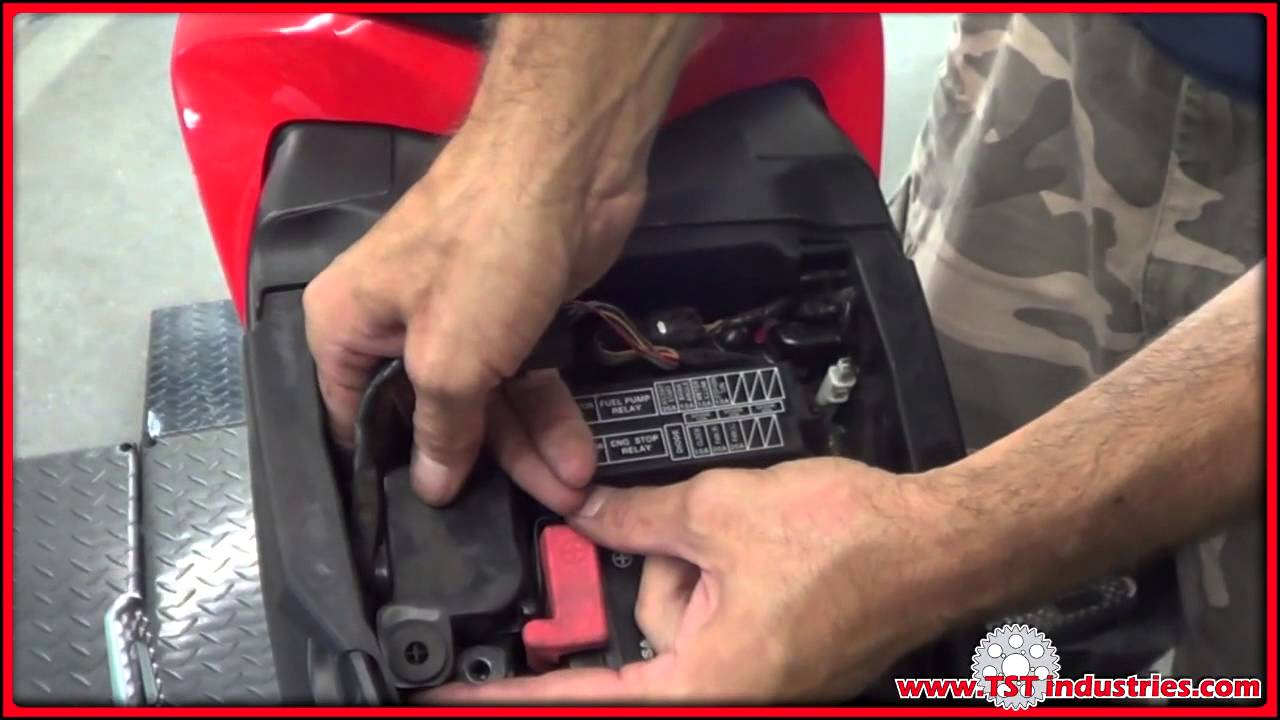 Инструкция: Установка антикрыльевого упора Honda CBR 1000RR 2008–2011 годов выпуска от TST Indust...