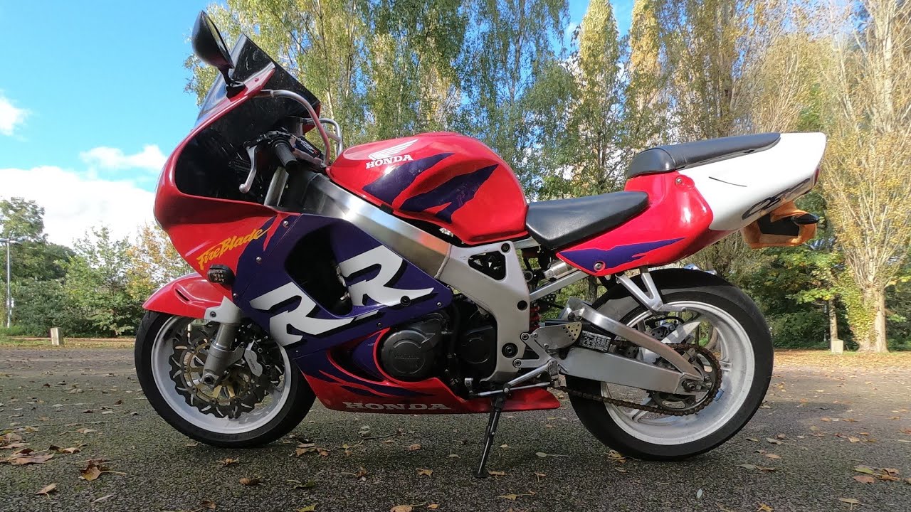 Honda CBR900 RR Fireblade - SC33 / 1998 - Walk around plus Start up!