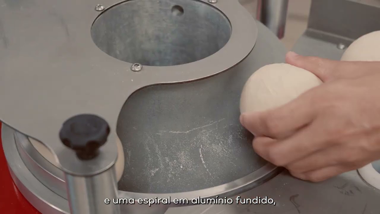 PARE DE PERDER TEMPO BOLEANDO MASSA NO BRAÇO | BOLEADORA PIETRO FORNOS