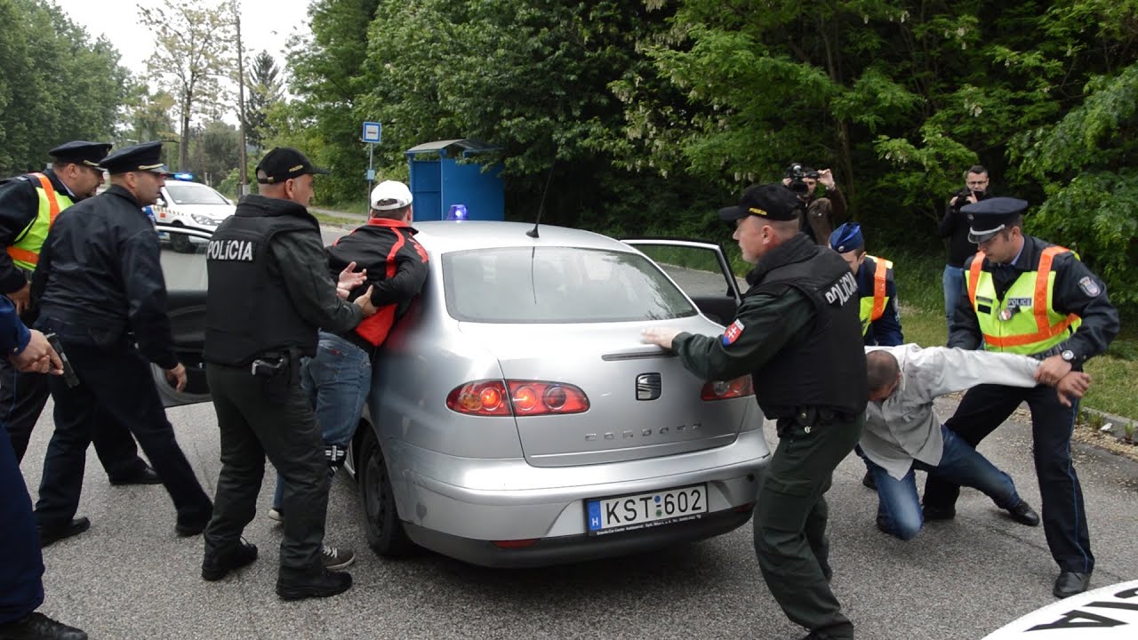 Rendőrökkel üldöztünk rendőröket