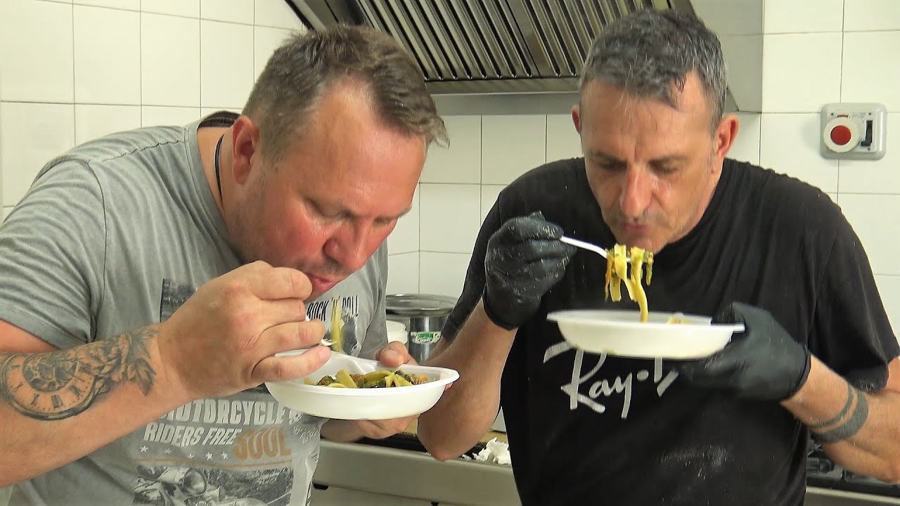 Sycylijski szef kuchni Tony zdradził jak przygotowuje domowy makaron - Sycylia / Oddaszfartucha