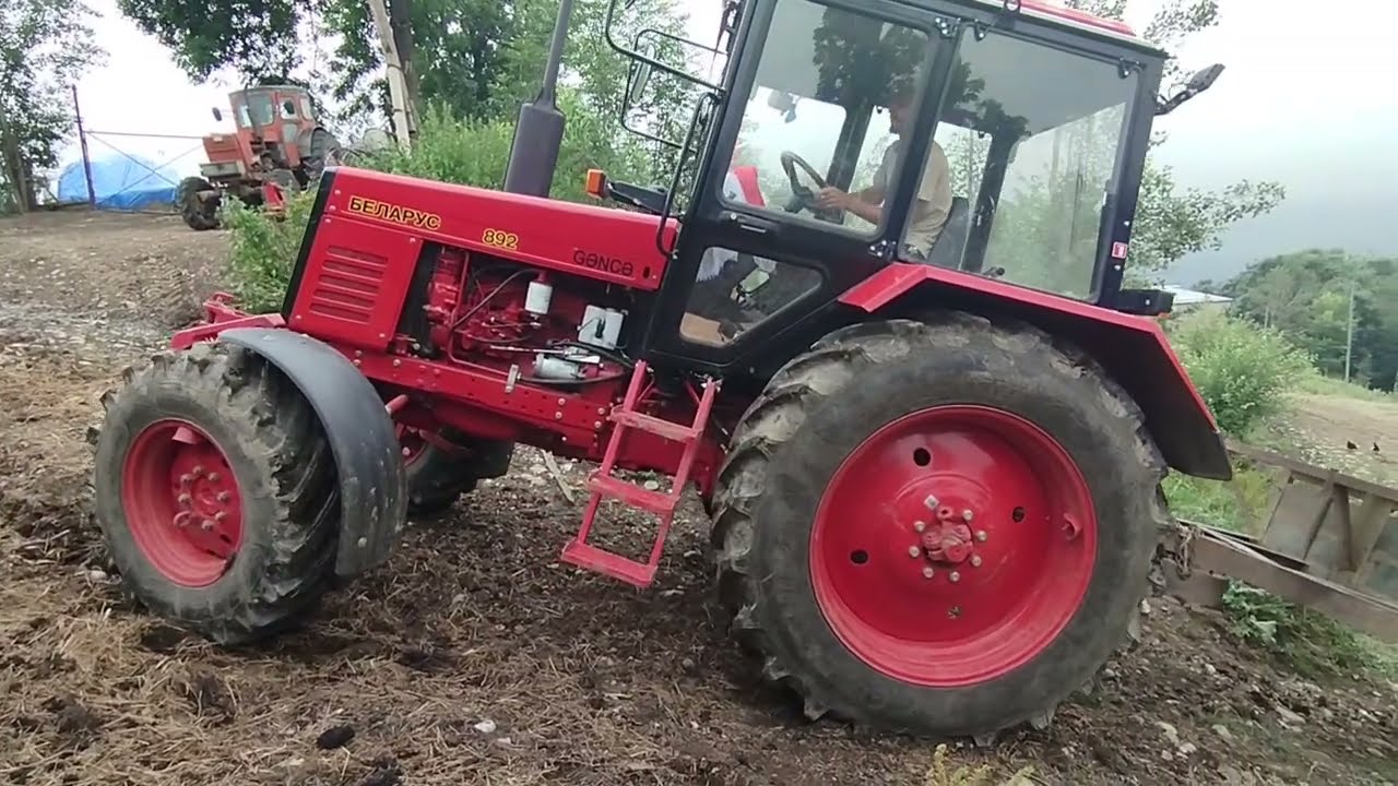 We are bringing the hay-collecting machine with the MTZ 892 from Sudur. 
