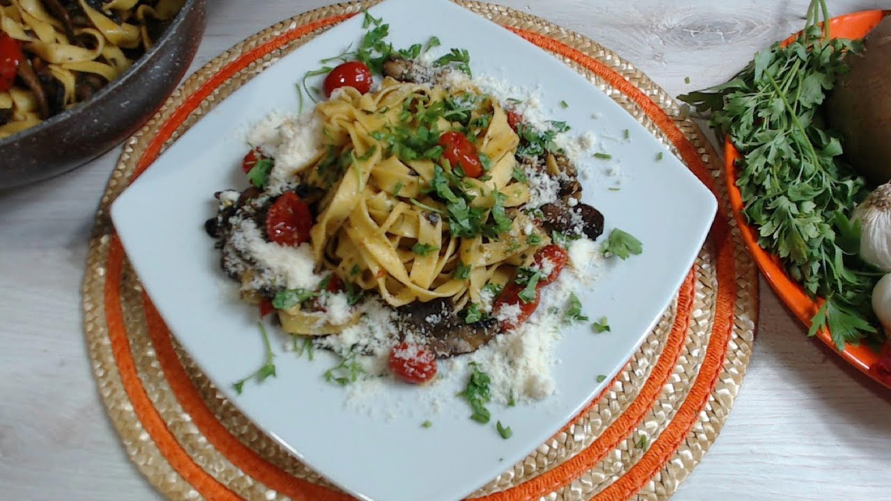 Tagliatelle funghi e pomodorini