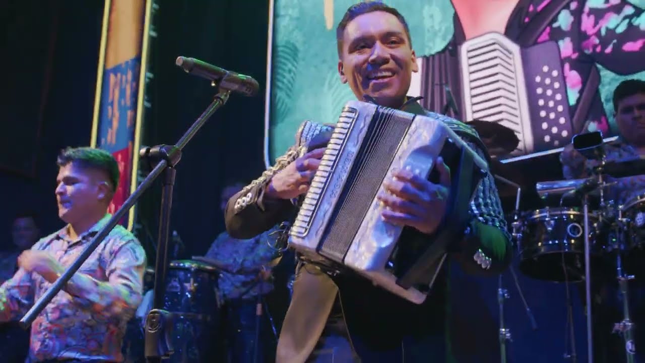 SOLEDAD - DONNIE YAIPÉN (NOCHE DE AMOR Y FIESTA)
