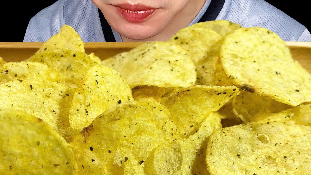 ASMR Eating Seaweed Flavored Snack 🌊 | Crispy & Savory Crunch Sounds #asmr#asmrfood#asmreating