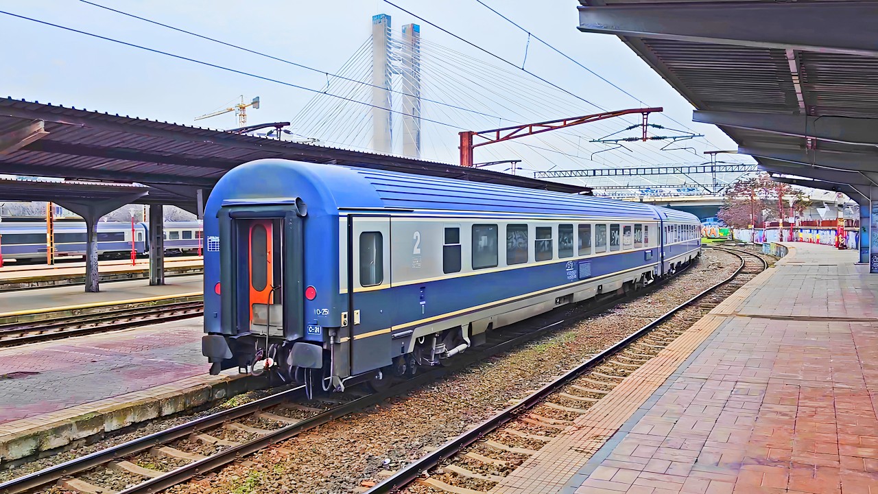 Mersul trenurilor, în Gara de Nord din București