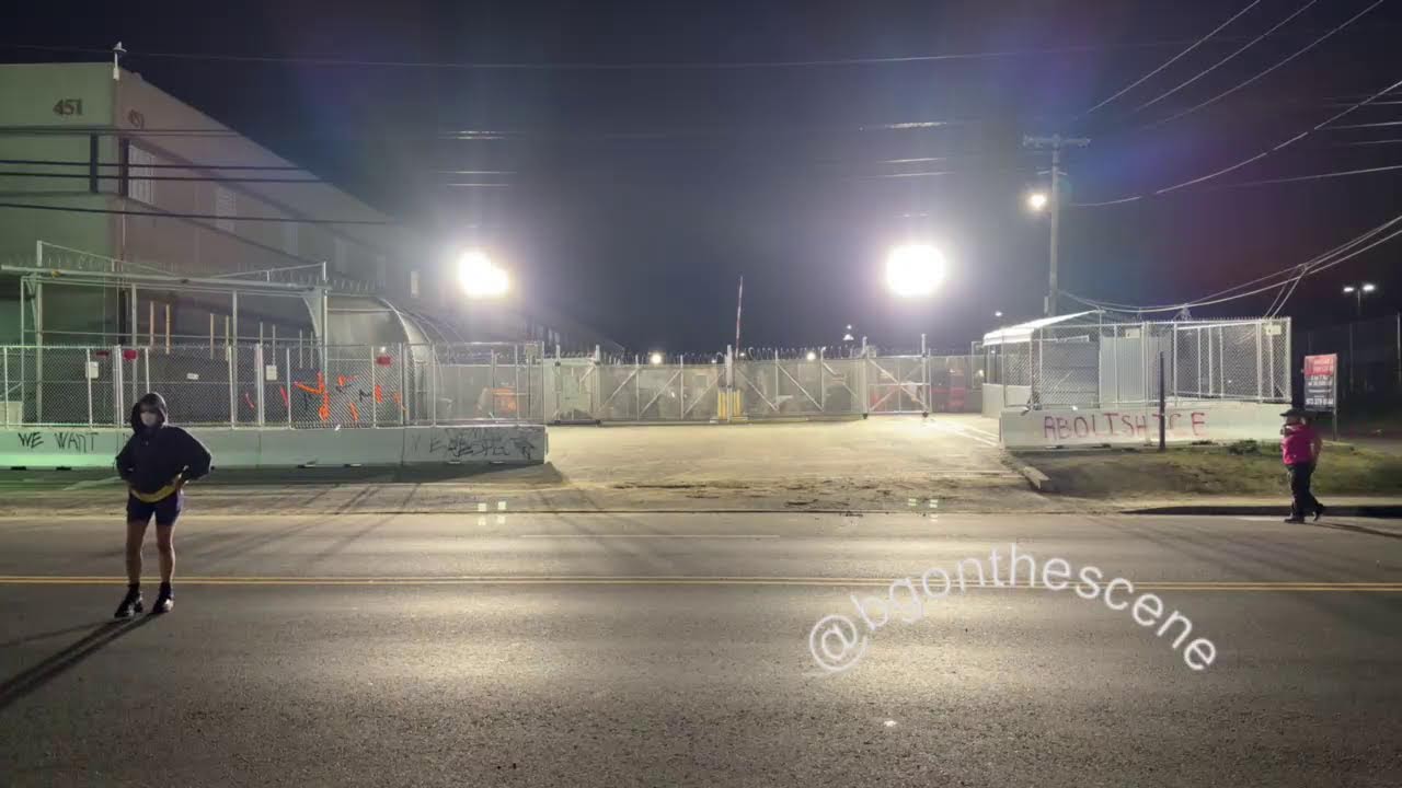 ПРЯМОЙ ЭФИР: Протестующие против ICE у центра содержания под стражей Delaney Hall в Ньюарке, Нью-...