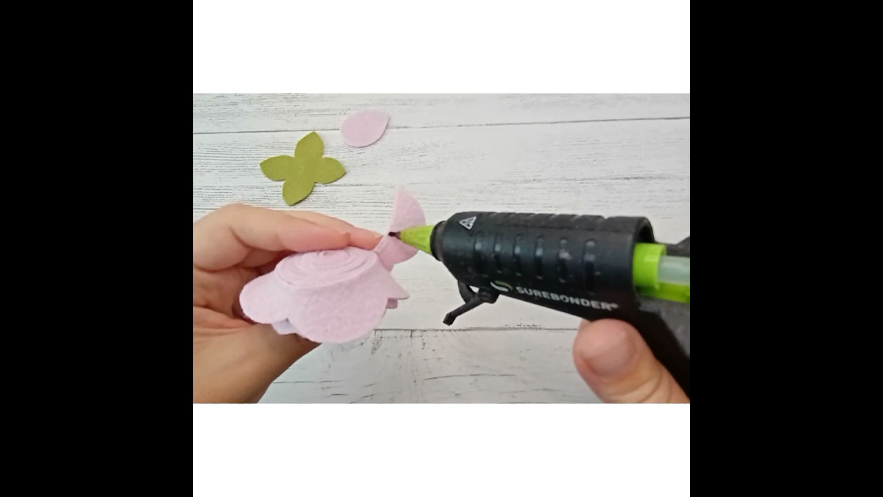 How to Roll Felt Flowers
