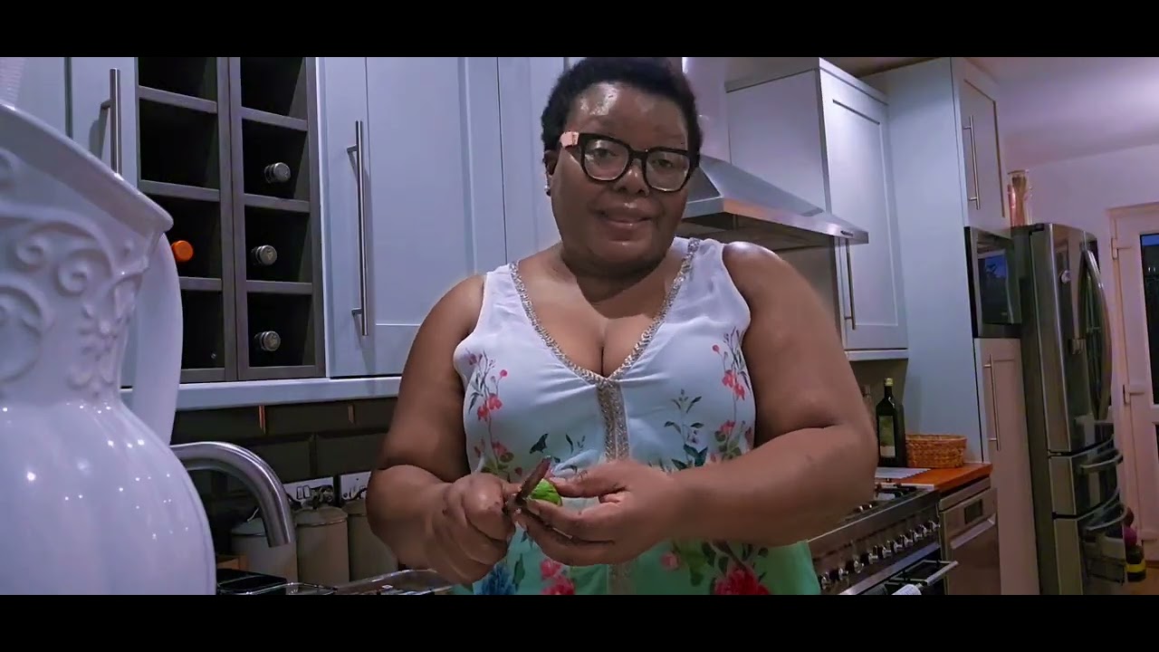 Mebho webhibho Chinomona is an embarassment to womanhood. Hakuna 2030 ya Emmerson. 