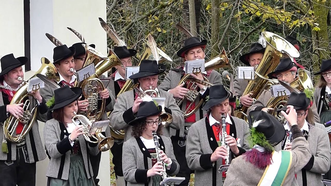 Kranzniederlegung bei der Gedenkfeier in Schlaiten