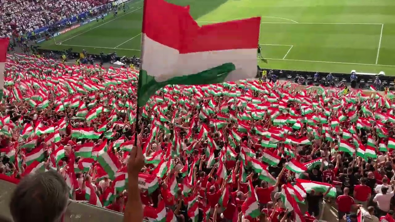 Felemelő a hangulat Stuttgartban: a szurkolók együtt énekelték az Ismerős Arcok dalát Stuttgartban!