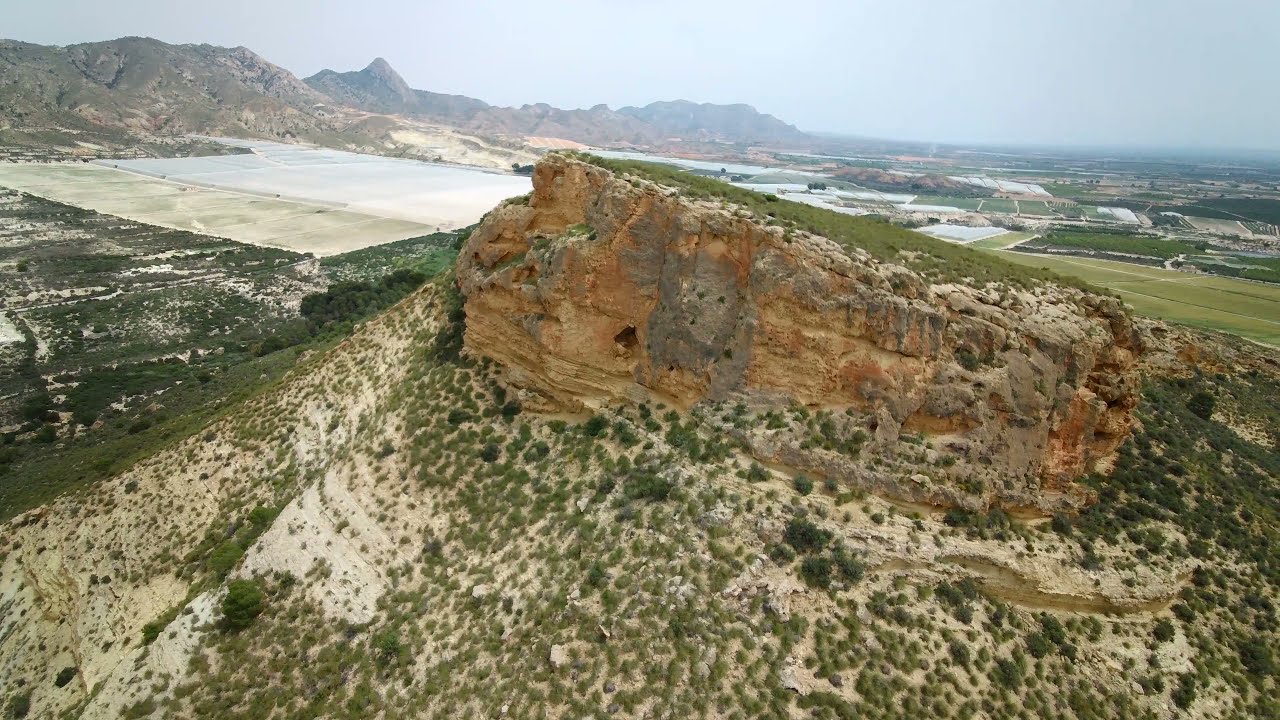 Abanilla (Murcia), video de la Peña Roja desde lejos en 4K.
