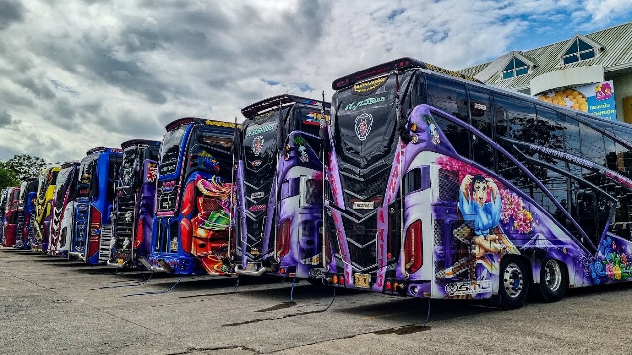 เดินดูห้องเครื่องรถบัสแค่ละคันๆ ในขบวน11บัส ฟังเสียงเครื่องV8เพราะๆตอนออกตัว หวานเจี๊ยบ!!!