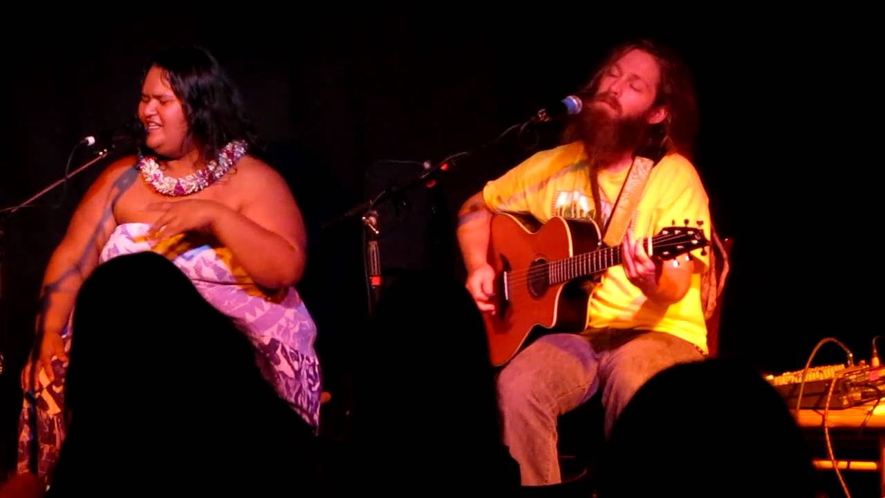 Paula Fuga - Beautiful Face (Maui live 2.11.11)