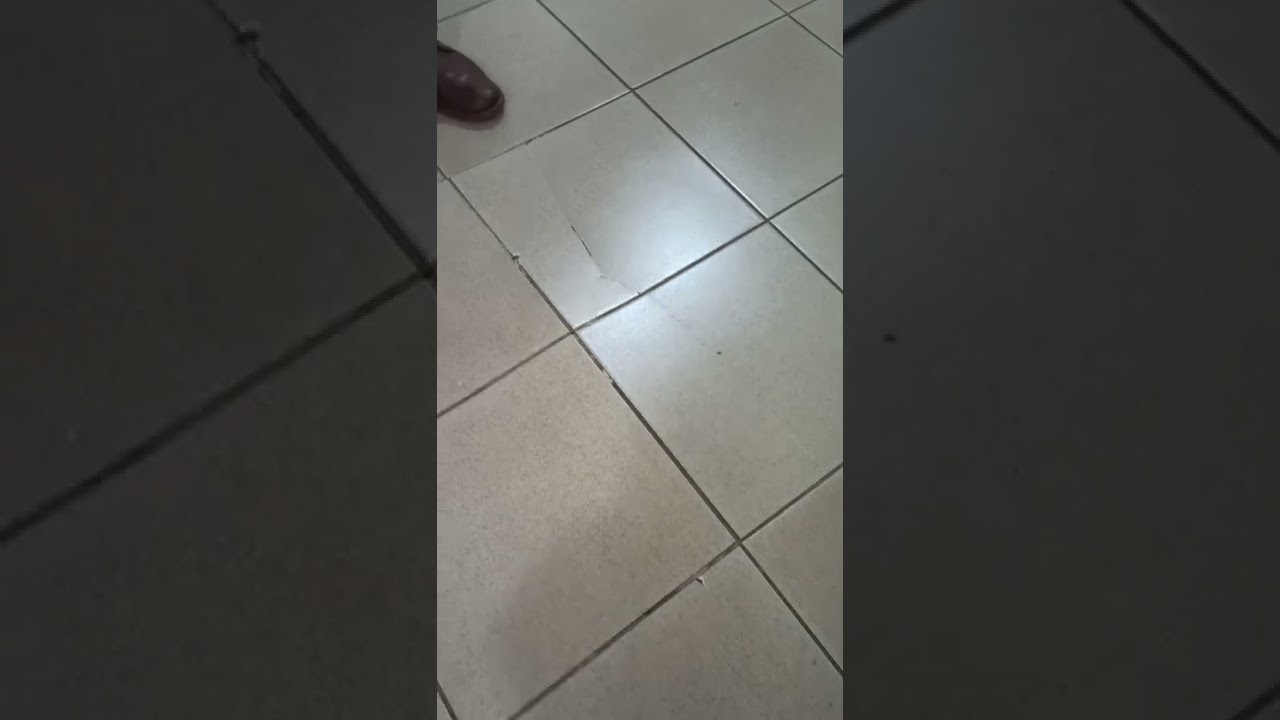 Destacamento de piso cer&acirc;mico devido a aus&ecirc;ncia de junta de dilata&ccedil;&atilde;o