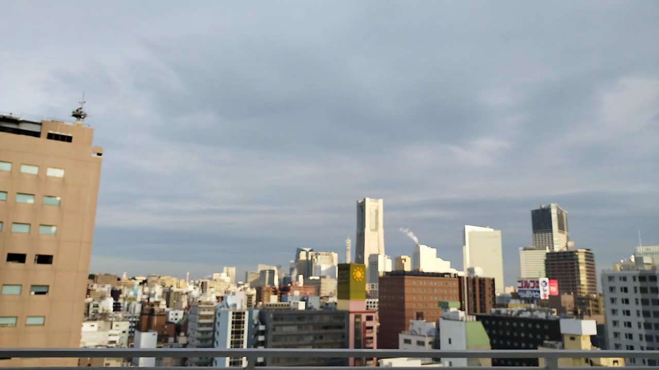 【タイムラプス】曇りときどき晴れ、ランドマークタワーの遠景 2025年1月上旬(2)
