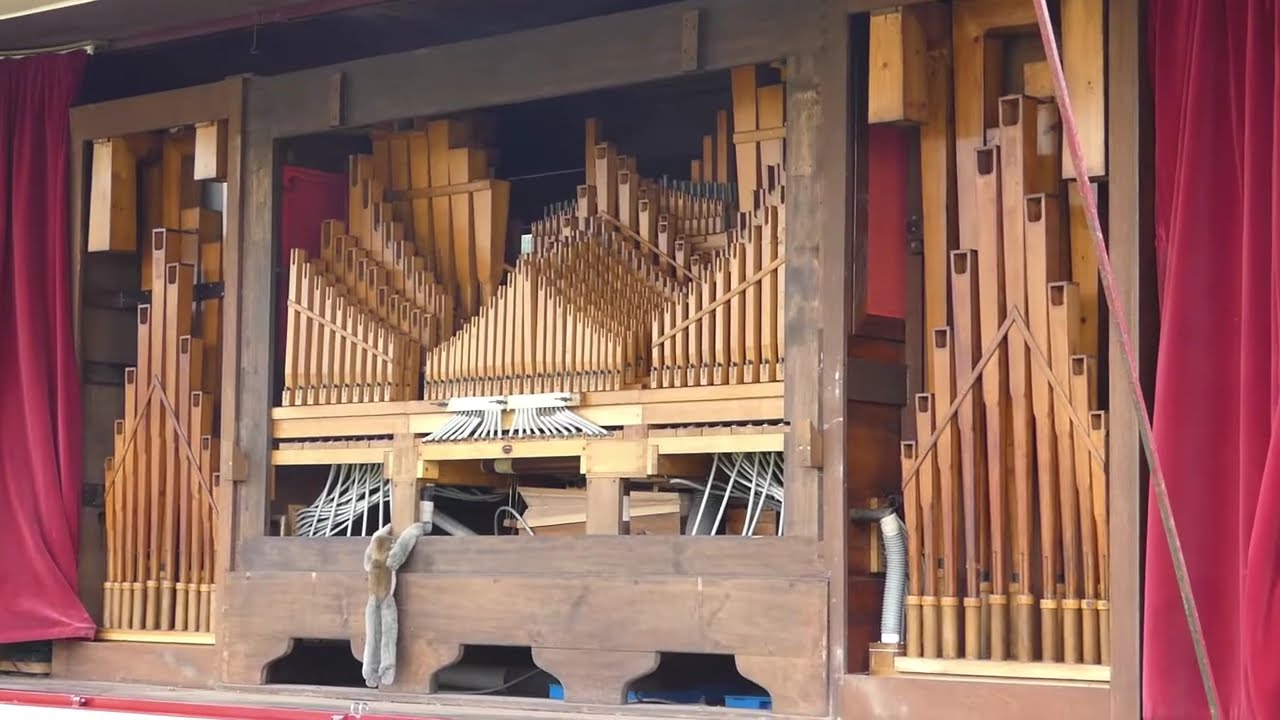Fairground organ music