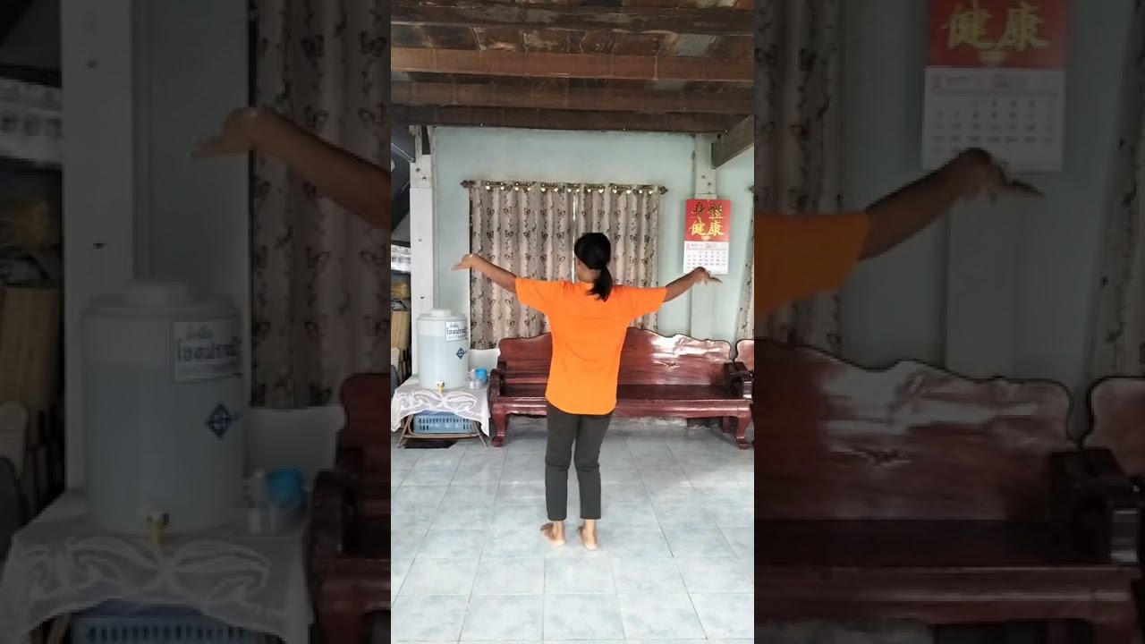 ฝึกท่ารำ เพลงสาละวันรำวง