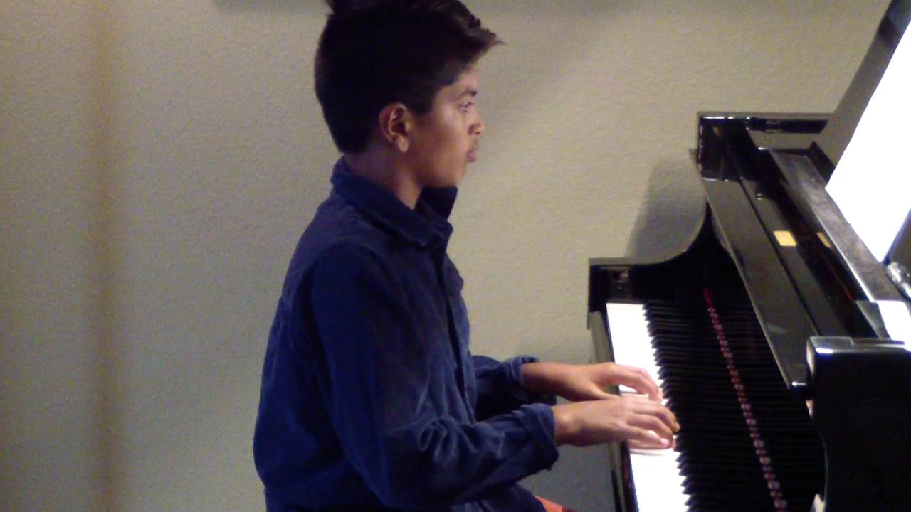 Sual Harun performing 