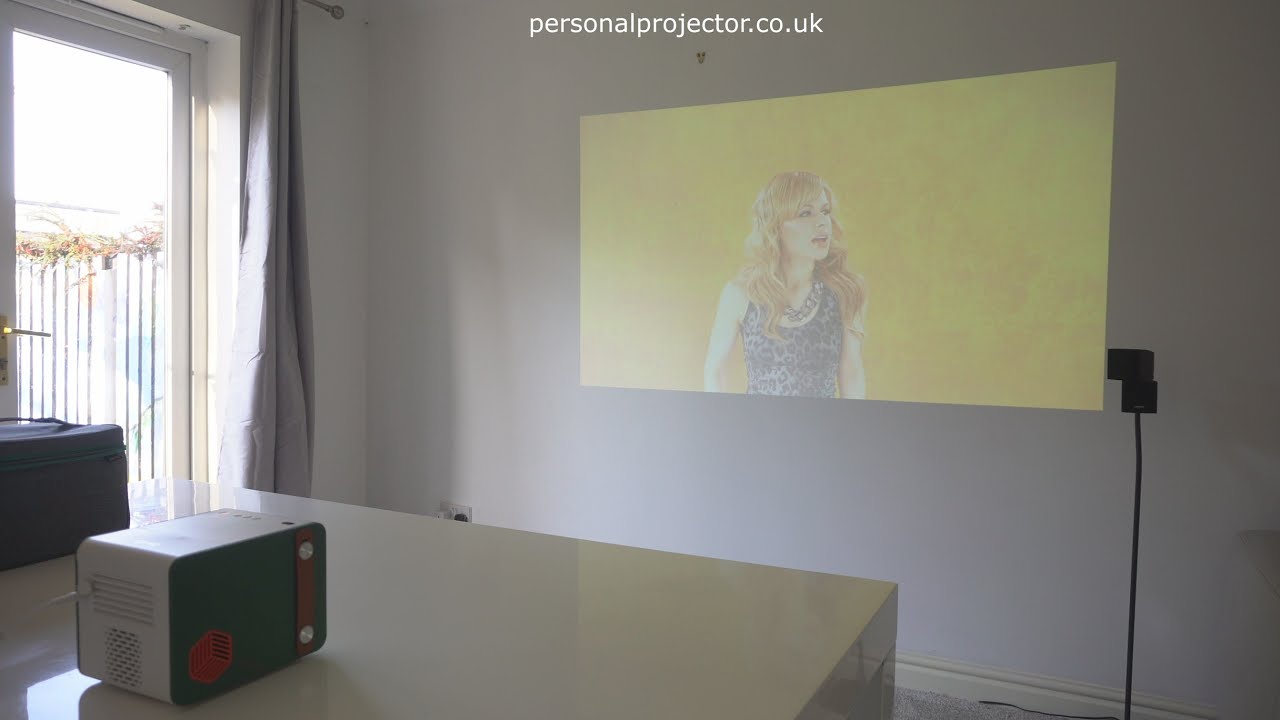 BenQ GS50: Hands on test with the Splashproof Portable SMART TV Projector