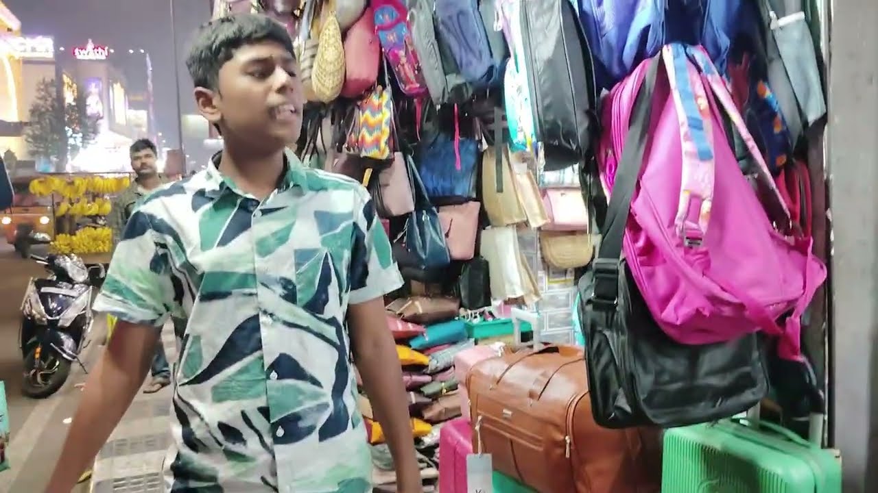 వైజాగ్ లో జగదాంబ సెంటర్ లో షాపింగ్#viral #travel #cookingrecipes #foodpassion #love 