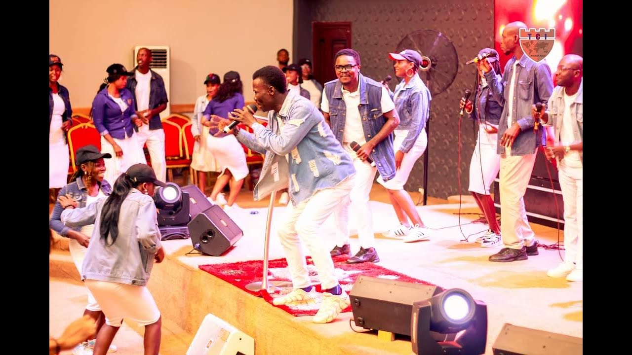 OMO BABA| AMAPIANO PRAISE| LIVE BY EMMY J| POWERFUL PERFORMANCE|SESSION