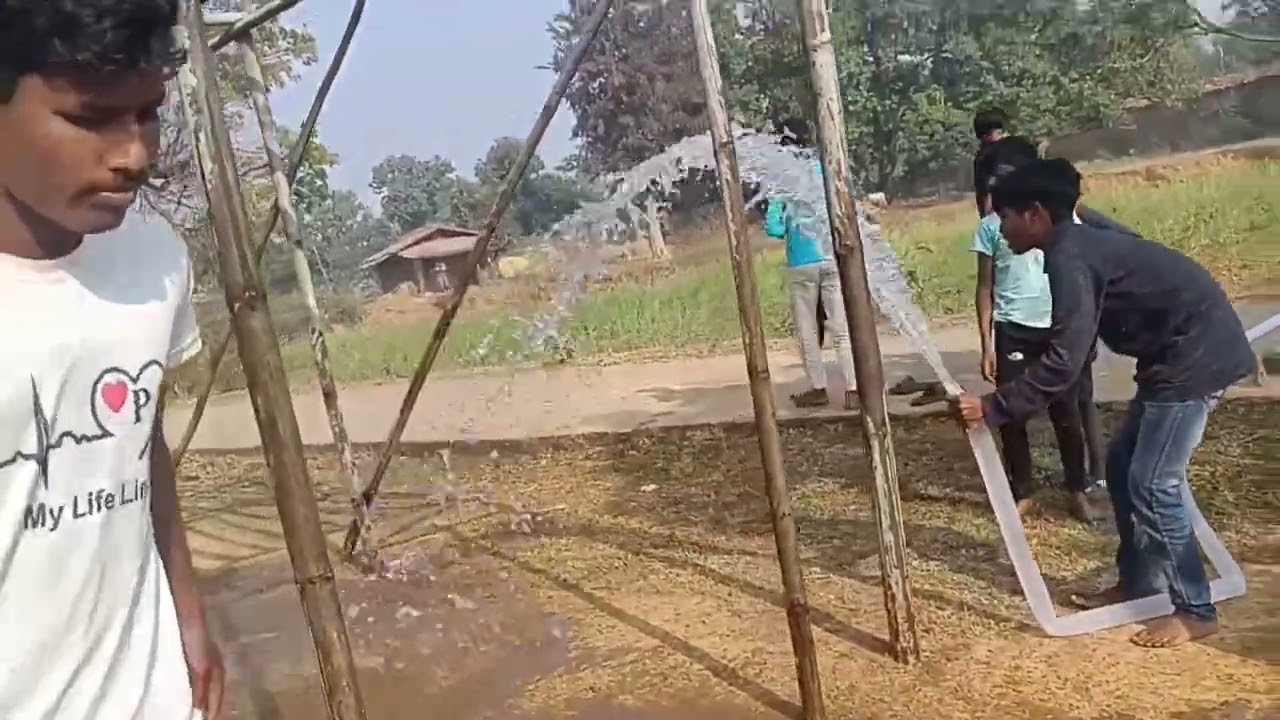 सरस्वती पूजा के लिए लगातार काम चालू है
