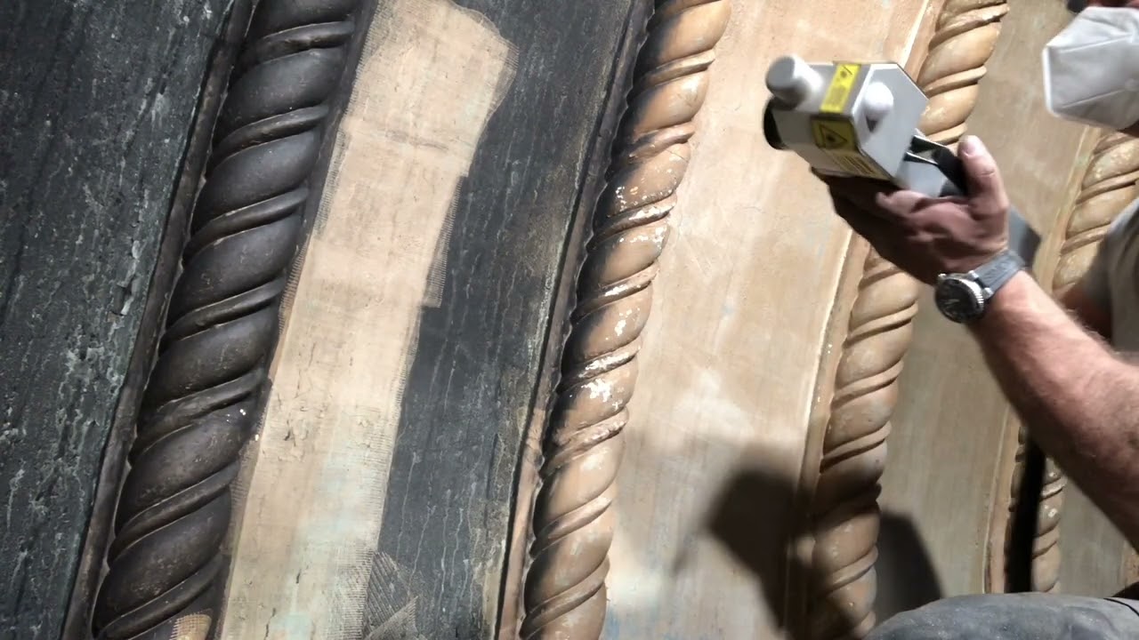 Czyszczenie laserem. Usuwanie sadzy po pożarze. / Laser cleaning. Removal of soot after a fire.