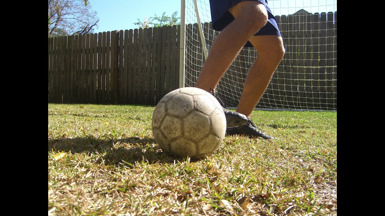 Soccer Striker - How to Receive a Soccer Pass - Online Soccer Academy