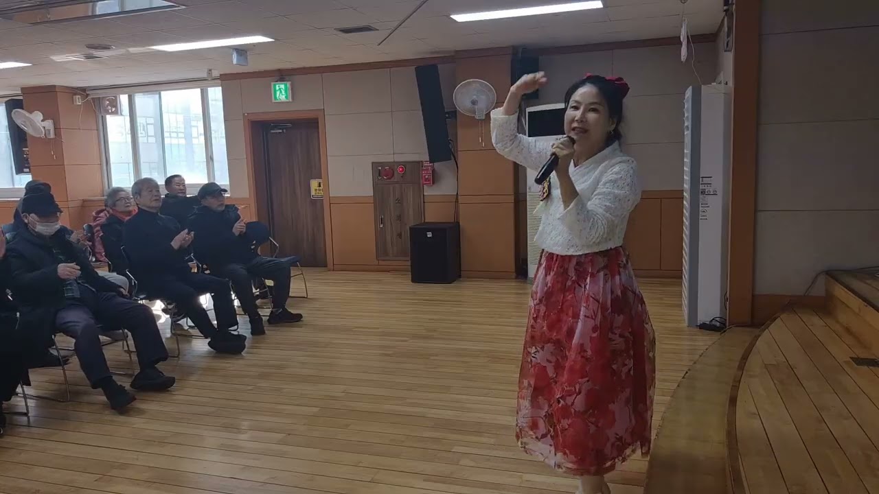고향무정#나훈아#트로트메들리 #강동노인종합복지관 #노래교실 #강동노래교실#경로당#노래강사김숙자#장구치는노래강사