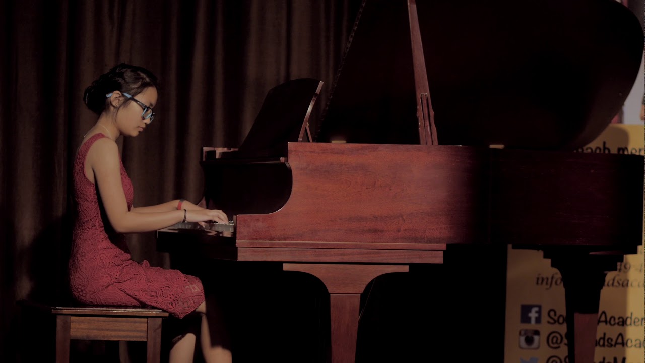 Ms. Capulla performs The Pool of Tears (S. Beneking)