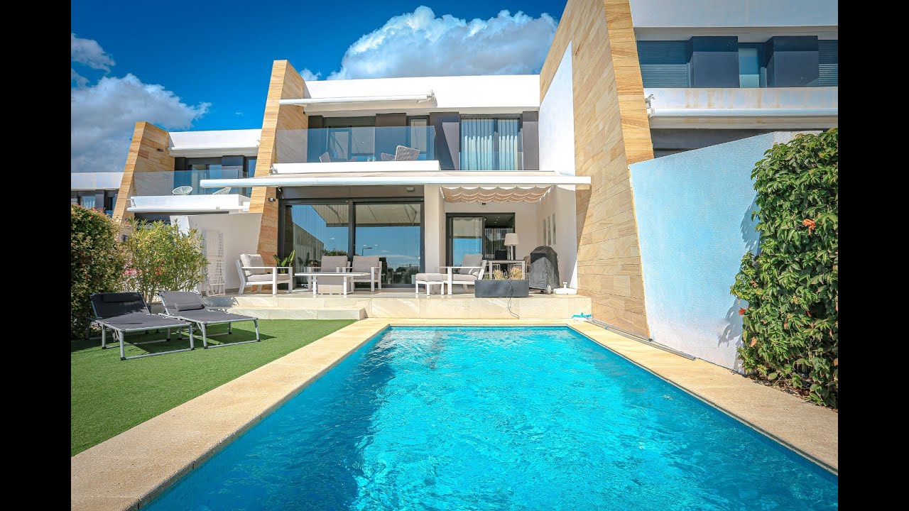 Brand new Villa in Villamartin next to the golf courses