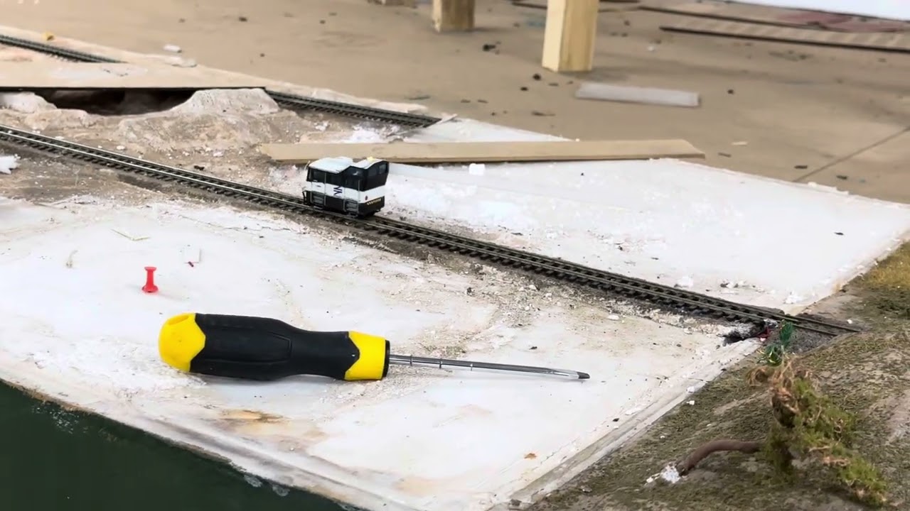 Spoornet Luxrailer in HO scale on 12mm gauge
