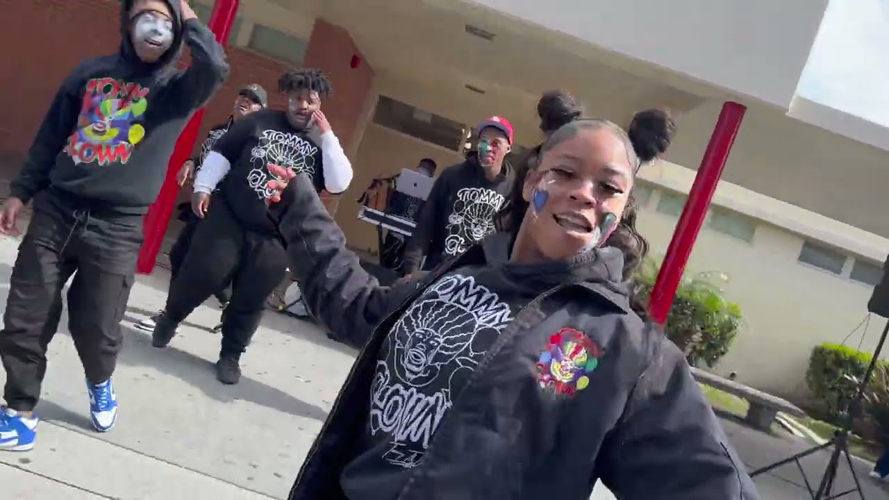 👀Lakewood High Been Waiting For Tsquad😂‼️#Back2schooltour🎒  I FOLLOW @TOMMYTHECLOWN ON INSTAGRAM ​