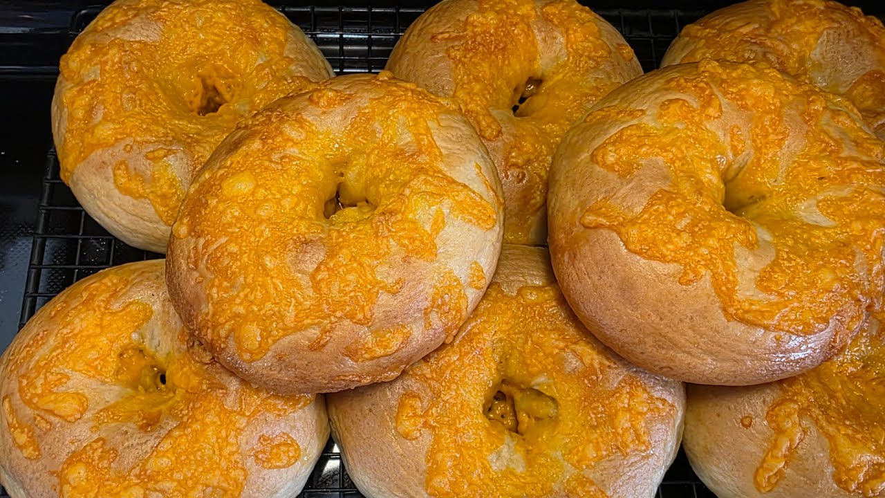 Cheddar Bagels 🥯 😋 