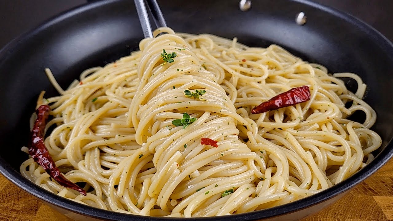 Самые простые спагетти с чесноком и чили. Простая и быстрая идея ужина.