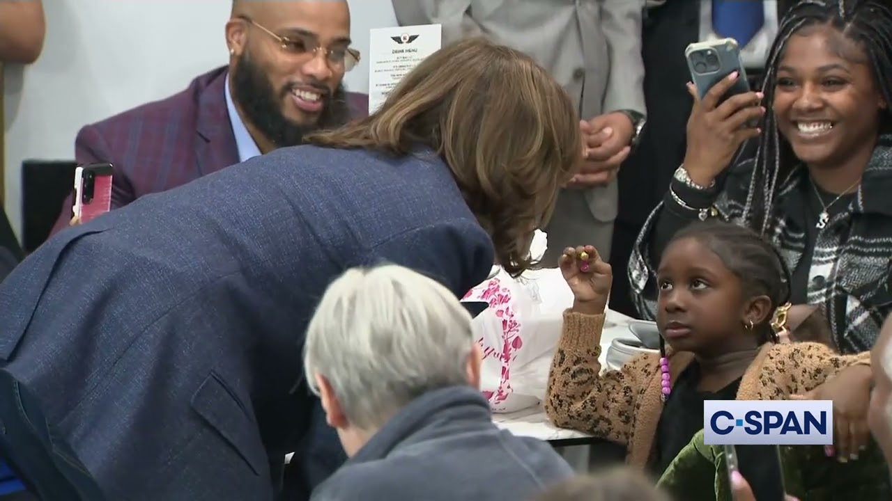 KAMALA HARRIS visits Black-owned business in Detroit Michigan Kuzzo’s Chicken and Waffles (11-3-2024