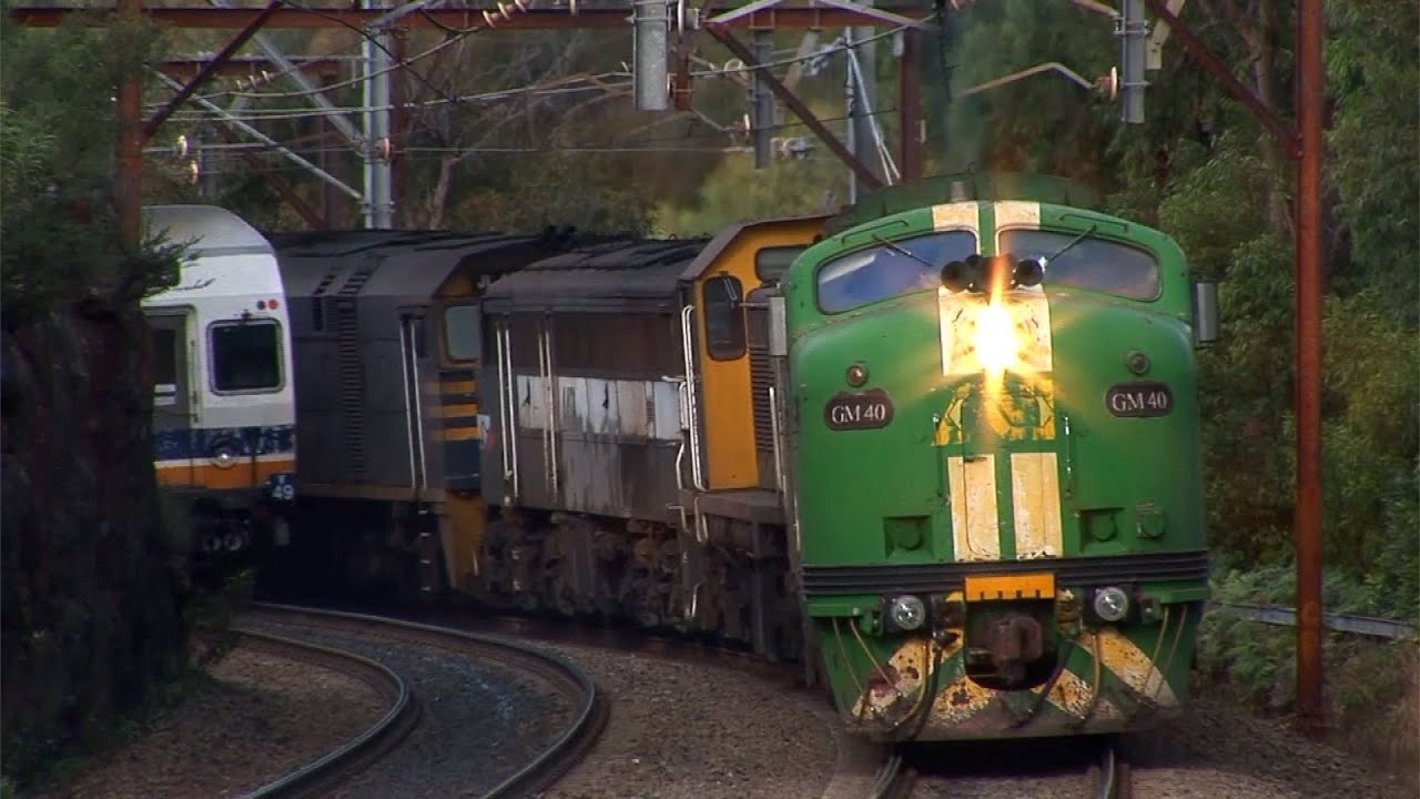 Australian diesel locomotives, including streamliners - LVRF train no.4168 - Cowan bank - 2005
